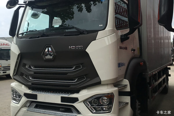中国重汽 豪瀚N5W中卡 220马力 4X2 7.8米厢式载货车(国六)