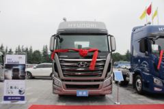 现代商用车 创虎XCIENT重卡 520马力 6X4 AMT自动挡牵引车(采埃孚)(CHM4251KPQ49V)