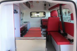 奔驰底盘&nbsp;救护车货厢图片