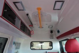 奔驰底盘&nbsp;救护车货厢图片