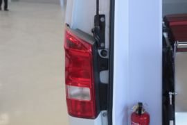 奔驰底盘&nbsp;救护车货厢图片