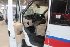 江铃 新全顺V362 121马力 4X2 救护车(程力威牌)(CLW5038XJHJ5)