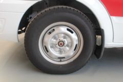 江铃 新全顺V362 121马力 4X2 救护车(程力威牌)(CLW5038XJHJ5)