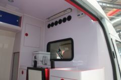 江铃 新全顺V362 121马力 4X2 救护车(程力威牌)(CLW5038XJHJ5)