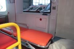 江铃 新全顺V362 121马力 4X2 救护车(程力威牌)(CLW5038XJHJ5)