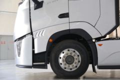 中国重汽 黄河 X7重卡 490马力 6X4 AMT自动挡牵引车(国六)