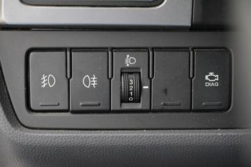 盛图&nbsp;随车吊驾驶室图片