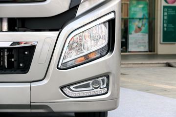 �ִ����ó� ����XCIENT�ؿ� 520���� 6X4�Զ���ǣ����(ZF AMT����һ��)ͼƬ