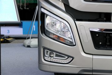 �ִ����ó� ����XCIENT�ؿ� 520���� 6X4�Զ���ǣ����(ZF AMT����һ��)ͼƬ