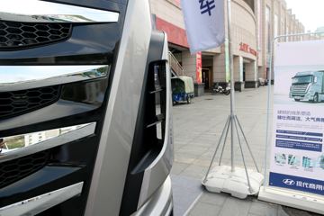 �ִ����ó� ����XCIENT�ؿ� 520���� 6X4�Զ���ǣ����(ZF AMT����һ��)ͼƬ