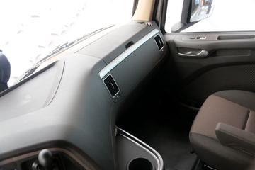 �ִ����ó� ����XCIENT�ؿ� 520���� 6X4�Զ���ǣ����(ZF AMT����һ��)ͼƬ