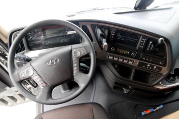 �ִ����ó� ����XCIENT�ؿ� 520���� 6X4�Զ���ǣ����(ZF AMT����һ��)ͼƬ