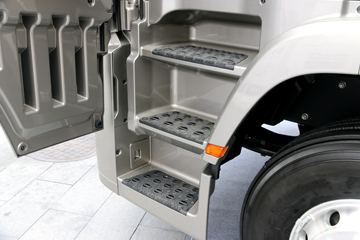 �ִ����ó� ����XCIENT�ؿ� 520���� 6X4�Զ���ǣ����(ZF AMT����һ��)ͼƬ