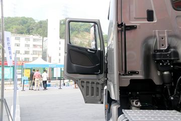 �ִ����ó� ����XCIENT�ؿ� 520���� 6X4�Զ���ǣ����(ZF AMT����һ��)ͼƬ