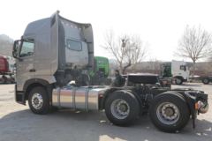 中国重汽 HOWO T7H重卡 440马力 6X4牵引车(16挡)(ZZ4257V324HE1B)