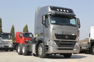 中国重汽 HOWO T7H重卡 440马力 6X4牵引车(16挡)(ZZ4257V324HE1B)