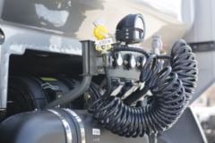 中国重汽 HOWO T7H重卡 440马力 6X4牵引车(16挡)(ZZ4257V324HE1B)