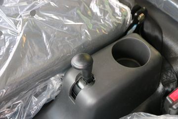 �ൺ��� ��V 220���� 6X2 5.2����ж��ͼƬ