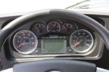 �ൺ��� ��V 220���� 6X2 5.2����ж��ͼƬ