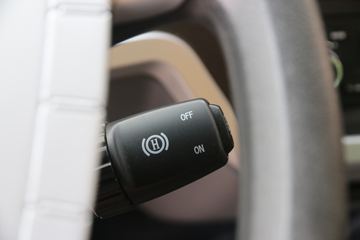 �ൺ��� ��V 220���� 6X2 5.2����ж��ͼƬ