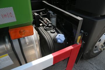 �ൺ��� ��V 220���� 6X2 5.2����ж��ͼƬ