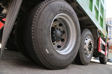 �ൺ��� ��V 220���� 6X2 5.2����ж��ͼƬ
