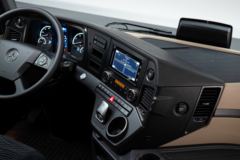 奔驰 新Actros F重卡 450马力 4X2牵引车(型号1845) 奔驰 新Actros F重卡 450马力 4X2牵引车(型号1845)