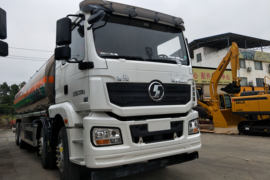 陕汽重卡底盘&nbsp;油罐车外观图片