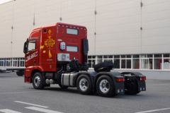 青岛解放 JH6⁺重卡 生活舱版 550马力 6X4 AMT自动挡牵引车(CA4250P33K25T1E5A80)