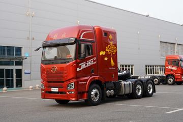 青岛解放 JH6⁺重卡 生活舱版 550马力 6X4 AMT自动挡牵引车(CA4250P33K25T1E5A80)