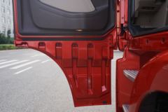 青岛解放 JH6⁺重卡 生活舱版 550马力 6X4 AMT自动挡牵引车(CA4250P33K25T1E5A80)