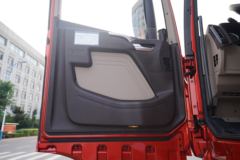 青岛解放 JH6⁺重卡 生活舱版 550马力 6X4 AMT自动挡牵引车(CA4250P33K25T1E5A80)