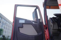青岛解放 JH6⁺重卡 生活舱版 550马力 6X4 AMT自动挡牵引车(CA4250P33K25T1E5A80)
