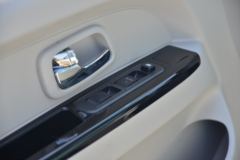 金杯 新海狮X30L 102马力 1.5L 7座面包车