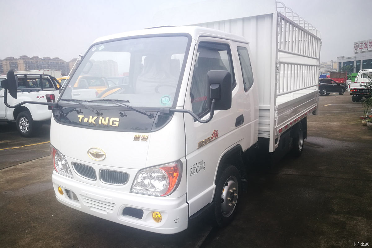 唐骏欧铃 小宝马 1.6L 105马力 CNG 3.48米排半仓栅式微卡(国六)