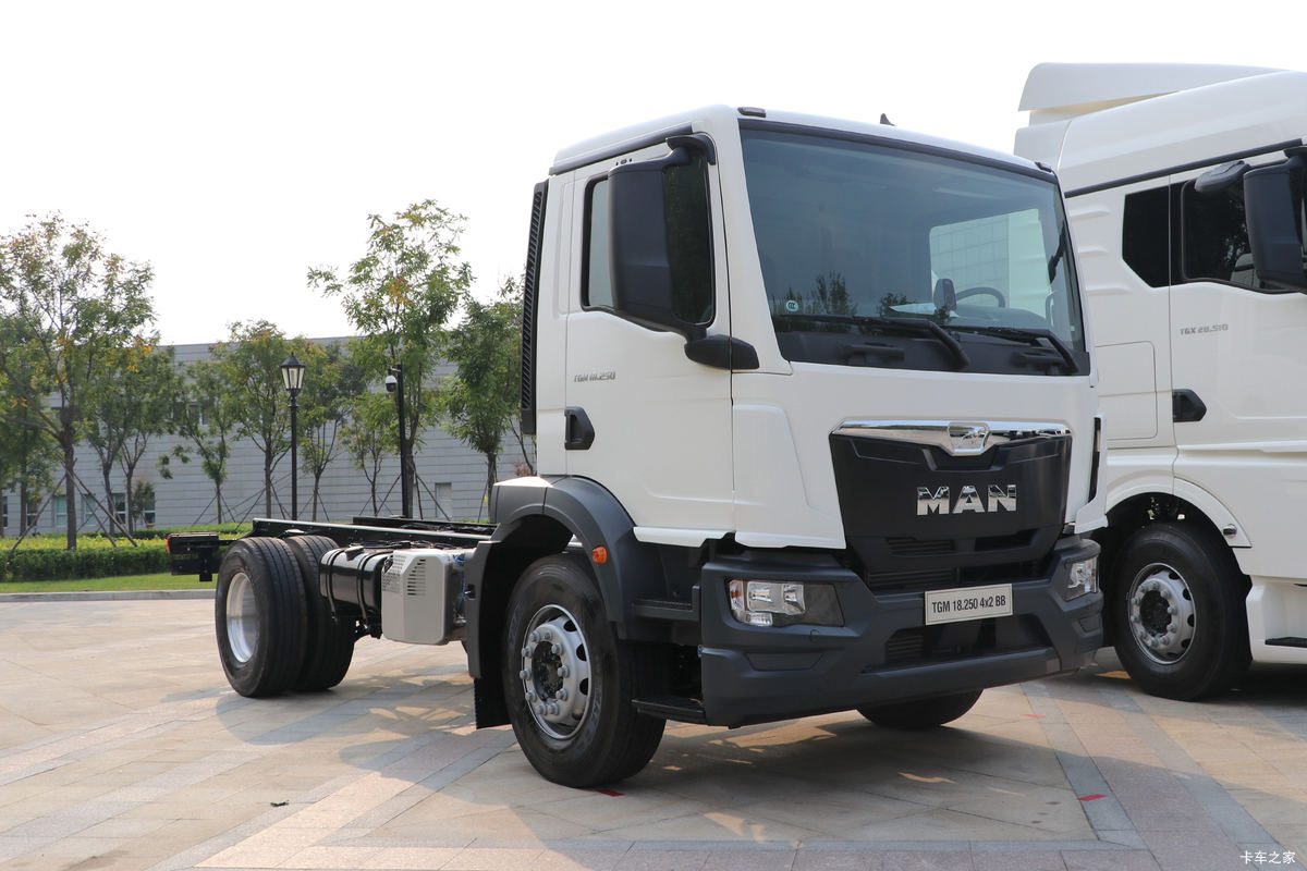 曼(MAN) 新TGM系列重卡 250马力 4X2底盘