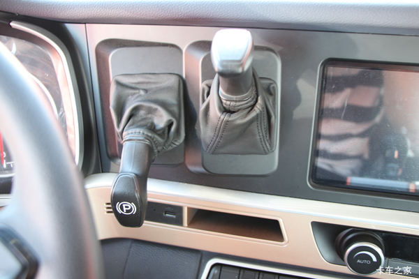 优惠2万 上海HOWO TH7牵引车火热促销中