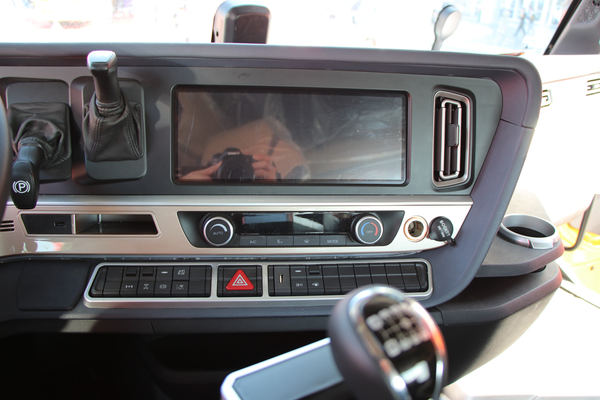 优惠2万 上海HOWO TH7牵引车火热促销中