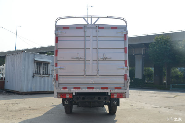 购新豹T5载货车 享高达0.02万优惠
