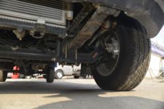 长安跨越 新豹T5 标准版 1.6L 汽油 122马力 2.71米双排仓栅式微卡(单后轮)(国六)(SC5031CCYNAS6B)