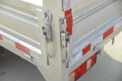 长安跨越 新豹T5 标准版 1.6L 汽油 122马力 2.71米双排仓栅式微卡(单后轮)(国六)(SC5031CCYNAS6B)