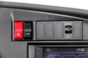 �й����� �ǵ¿�SITRAK G5�ؿ� 270���� 4X2 9.92����ʽ�ػ���ͼƬ