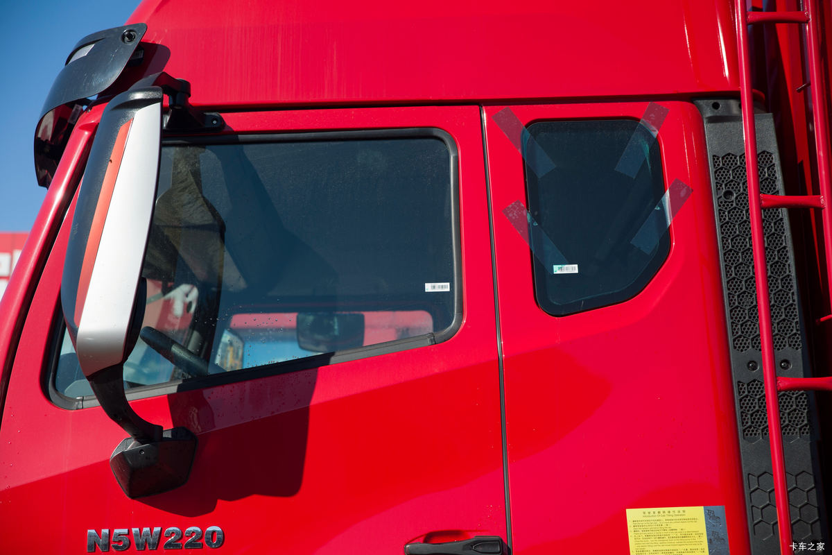 �й����� ���N5W�п� 220���� 4X2 6.75�ײ�դʽ�ػ������                                                