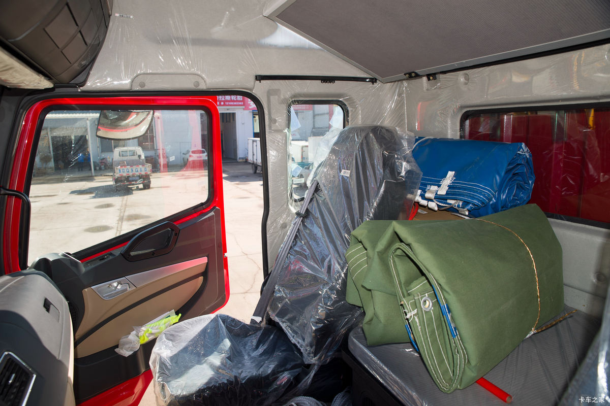 �й����� ���N5W�п� 220���� 4X2 6.75�ײ�դʽ�ػ�����ʻ��                                               