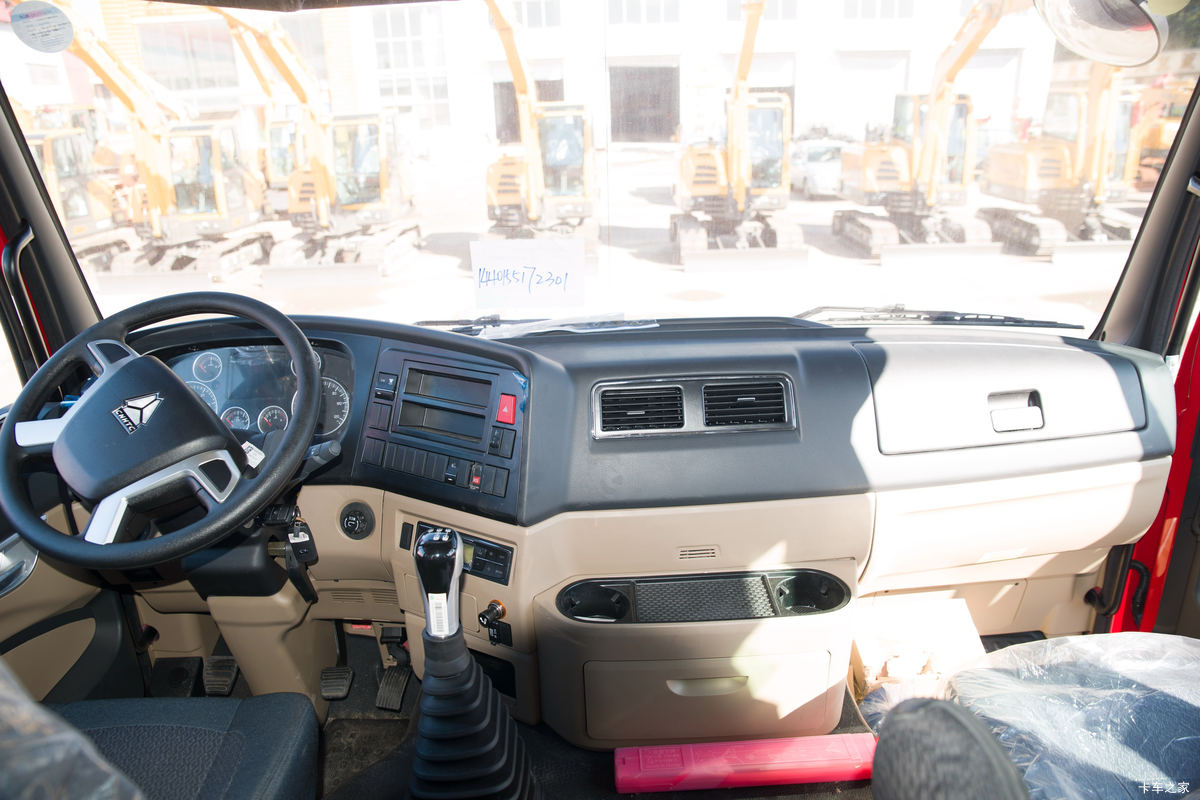 �й����� ���N5W�п� 220���� 4X2 6.75�ײ�դʽ�ػ�����ʻ��                                               