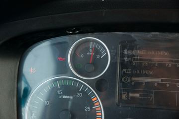 �й����� ���N5W�п� 220���� 4X2 6.75�ײ�դʽ�ػ���(ZZ5185CCYK5113E1H)ͼƬ