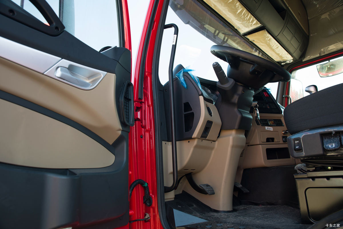 �й����� ���N5W�п� 220���� 4X2 6.75�ײ�դʽ�ػ�����ʻ��                                               