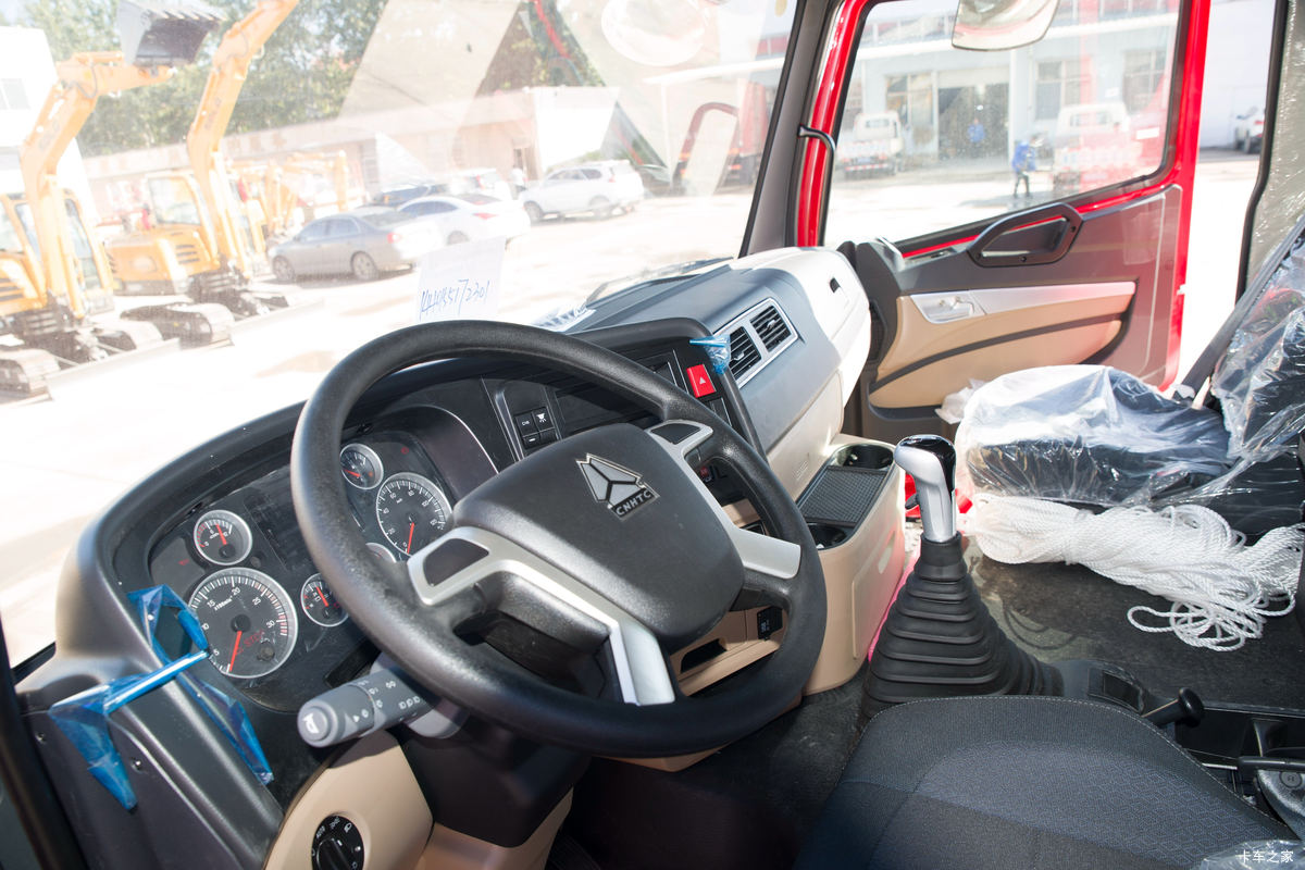 �й����� ���N5W�п� 220���� 4X2 6.75�ײ�դʽ�ػ�����ʻ��                                               