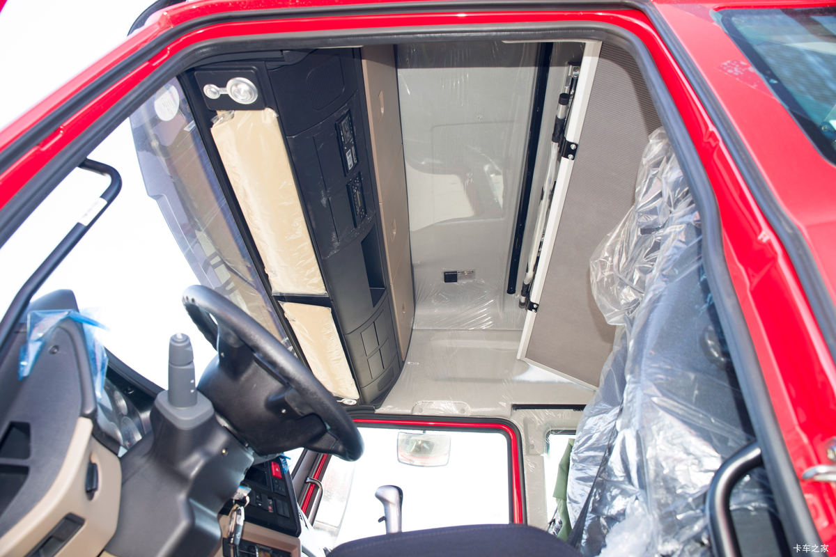 �й����� ���N5W�п� 220���� 4X2 6.75�ײ�դʽ�ػ�����ʻ��                                               