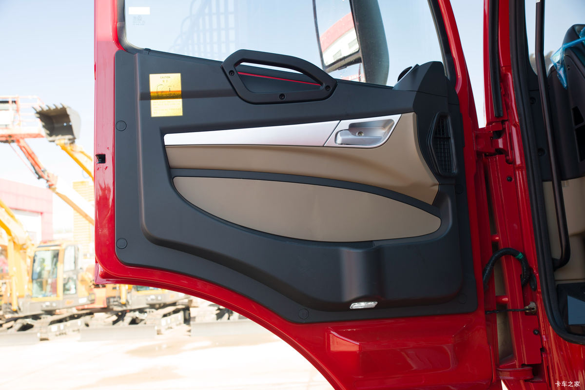 �й����� ���N5W�п� 220���� 4X2 6.75�ײ�դʽ�ػ�����ʻ��                                               